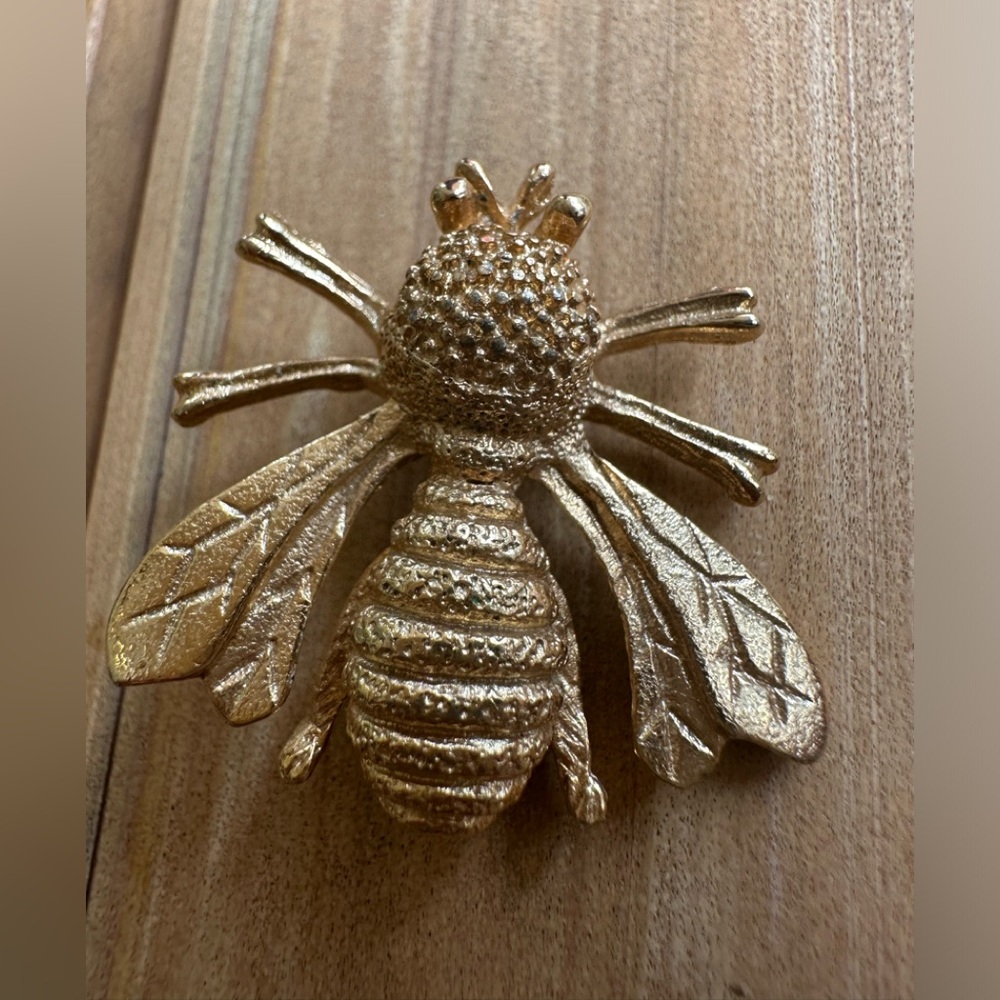 Sarah Coventry Bumble bee pin brooch